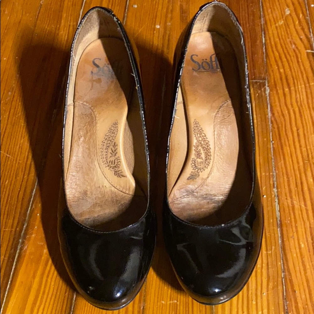 Black patent leather heels from Söfft